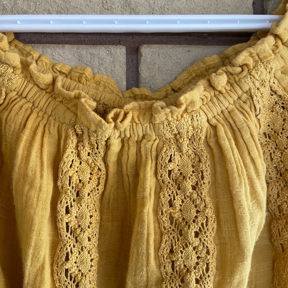 Cropped off the shoulder top - Picture 4 of 7